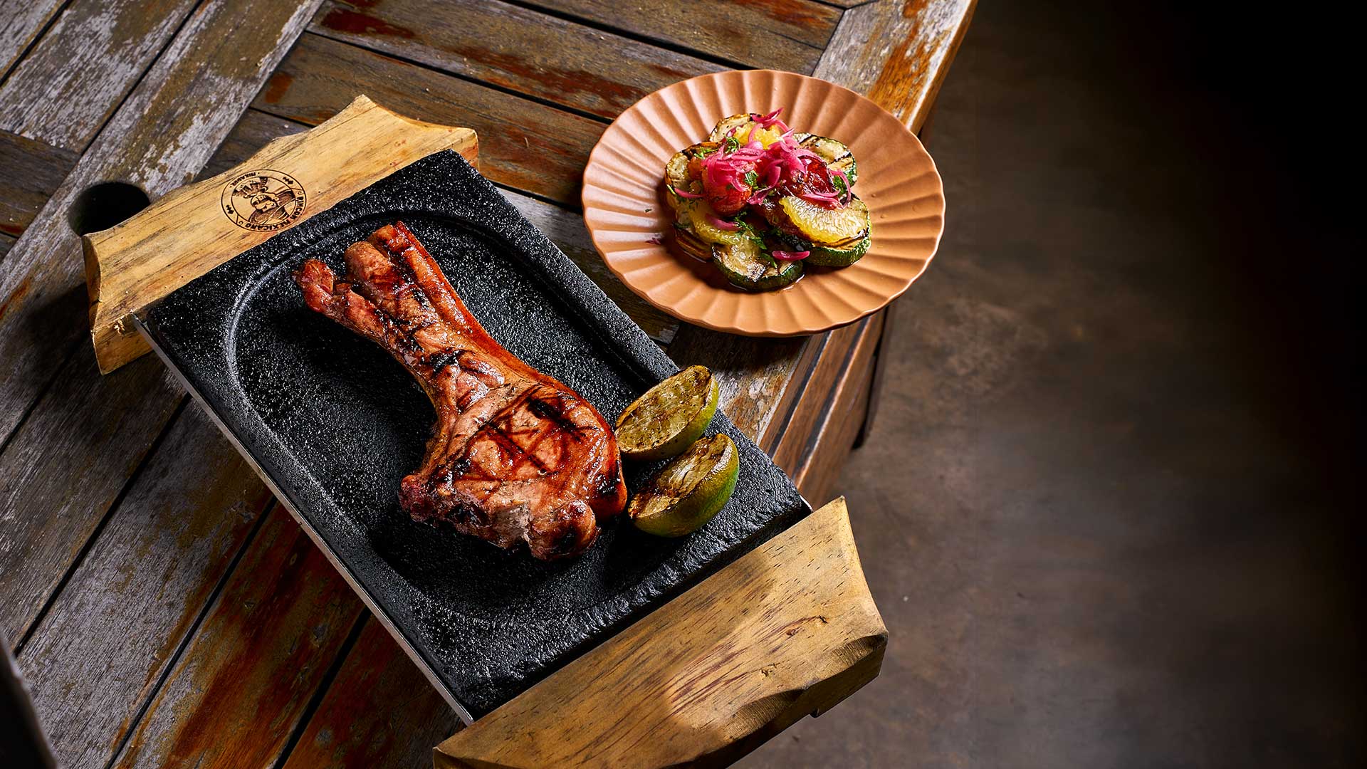 Chuleta a la parrilla en Rincón Mexicano
